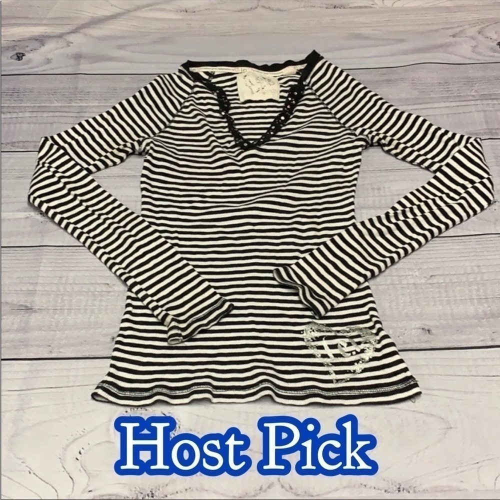 𝅺✅HOST Pick✅ L.e.i. V-neck Top, Large